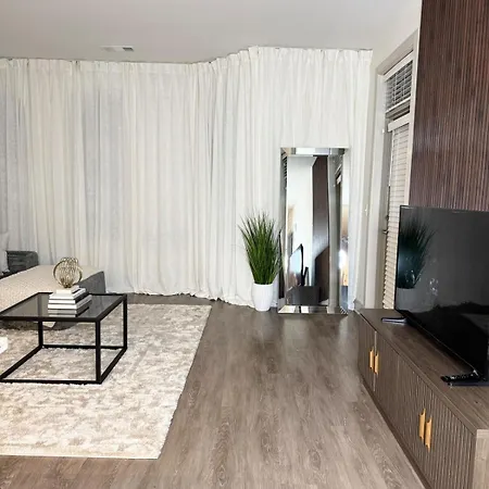 2 Bedroom Lux Apartment In Raleigh